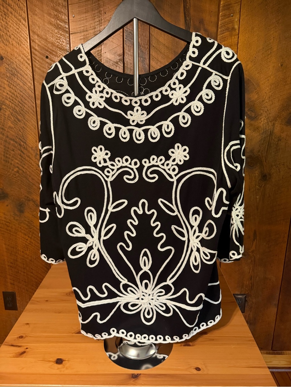 CJ Banks 2X Black White Soutache Ribbon Embroidery Top Mod Art Boho Retro